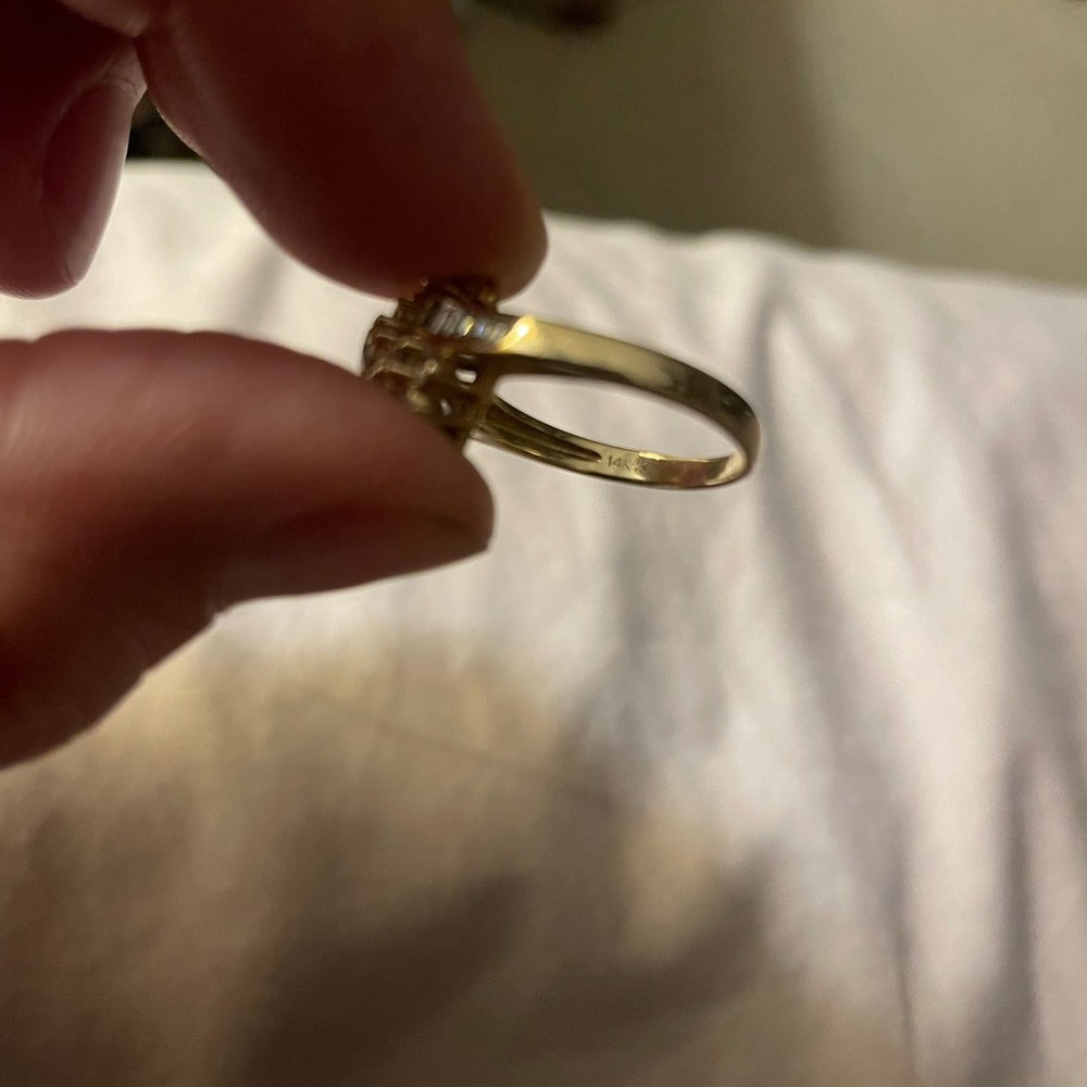 14k Gold, Diamond Ring - Picture 5 of 5